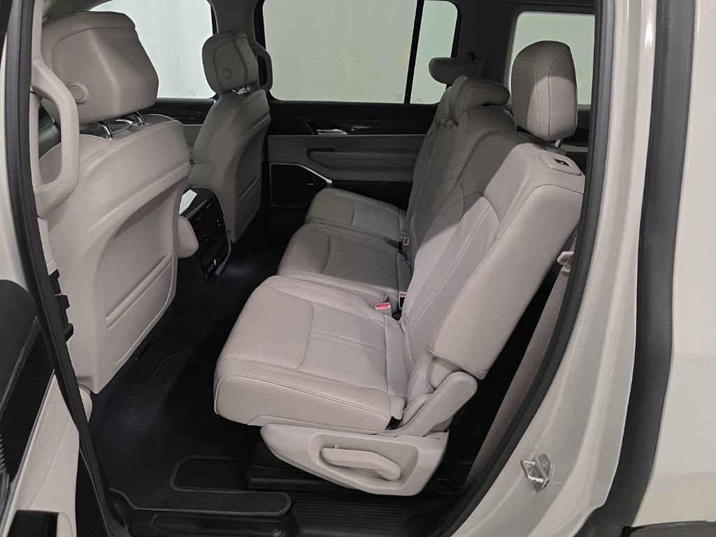 Used 2022 Jeep Wagoneer Series II AWD/4WD image 10