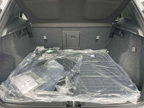 New 2025 Volvo XC40 B5 Plus w/ Protection Package Premier image 17