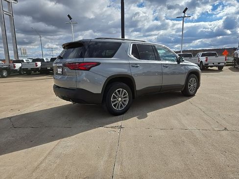 Used 2023 Chevrolet Traverse LT w/ Rear Camera Mirror Package image 5