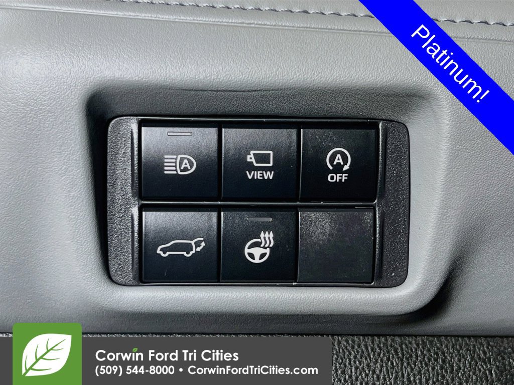 Used 2025 Toyota Highlander Platinum AWD/4WD image 19