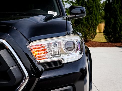 Used 2021 Toyota Tacoma SR5 RWD image 6