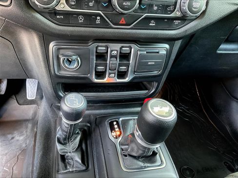 Used 2024 Jeep Wrangler Unlimited Sport AWD/4WD image 15