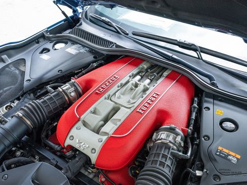 Used 2019 Ferrari 812 Superfast RWD image 11