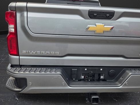 Used 2024 Chevrolet Silverado 2500 High Country w/ High Country Premium Package AWD/4WD image 31
