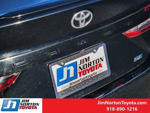 Used 2025 Toyota Camry SE image 12