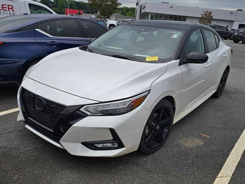 Used 2022 Nissan Sentra SR w/ Midnight Edition FWD image 2