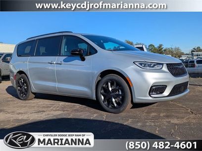 New 2026 Chrysler Pacifica Select