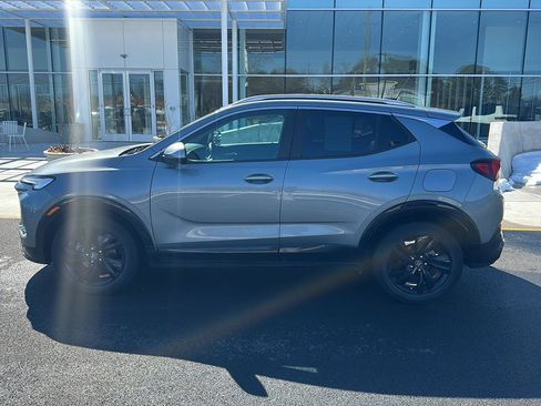 Used 2024 Buick Encore GX Sport Touring image 9