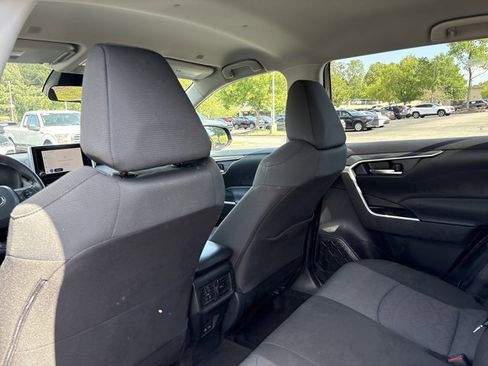 Used 2025 Toyota RAV4 XLE FWD image 16