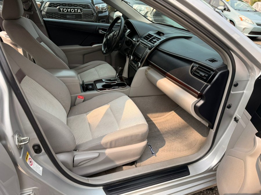 Used 2014 Toyota Camry XLE FWD image 10