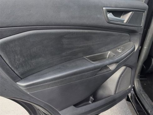 Used 2020 Ford Edge SE image 28