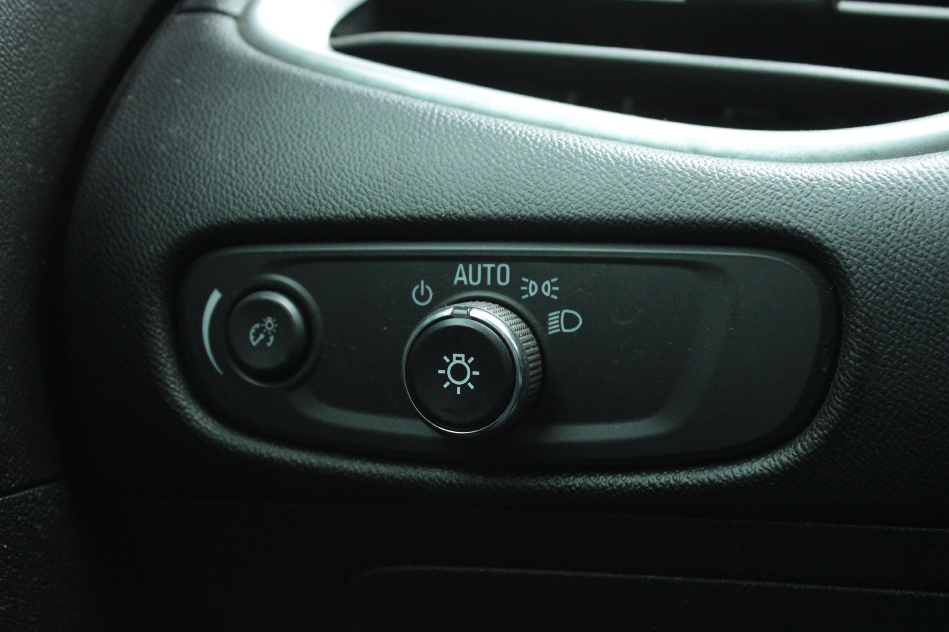 Used 2021 Chevrolet Malibu LS FWD image 25