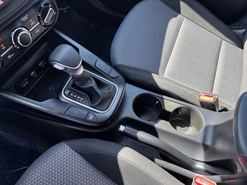 Used 2025 Kia Soul LX w/ LX Technology Package FWD image 41