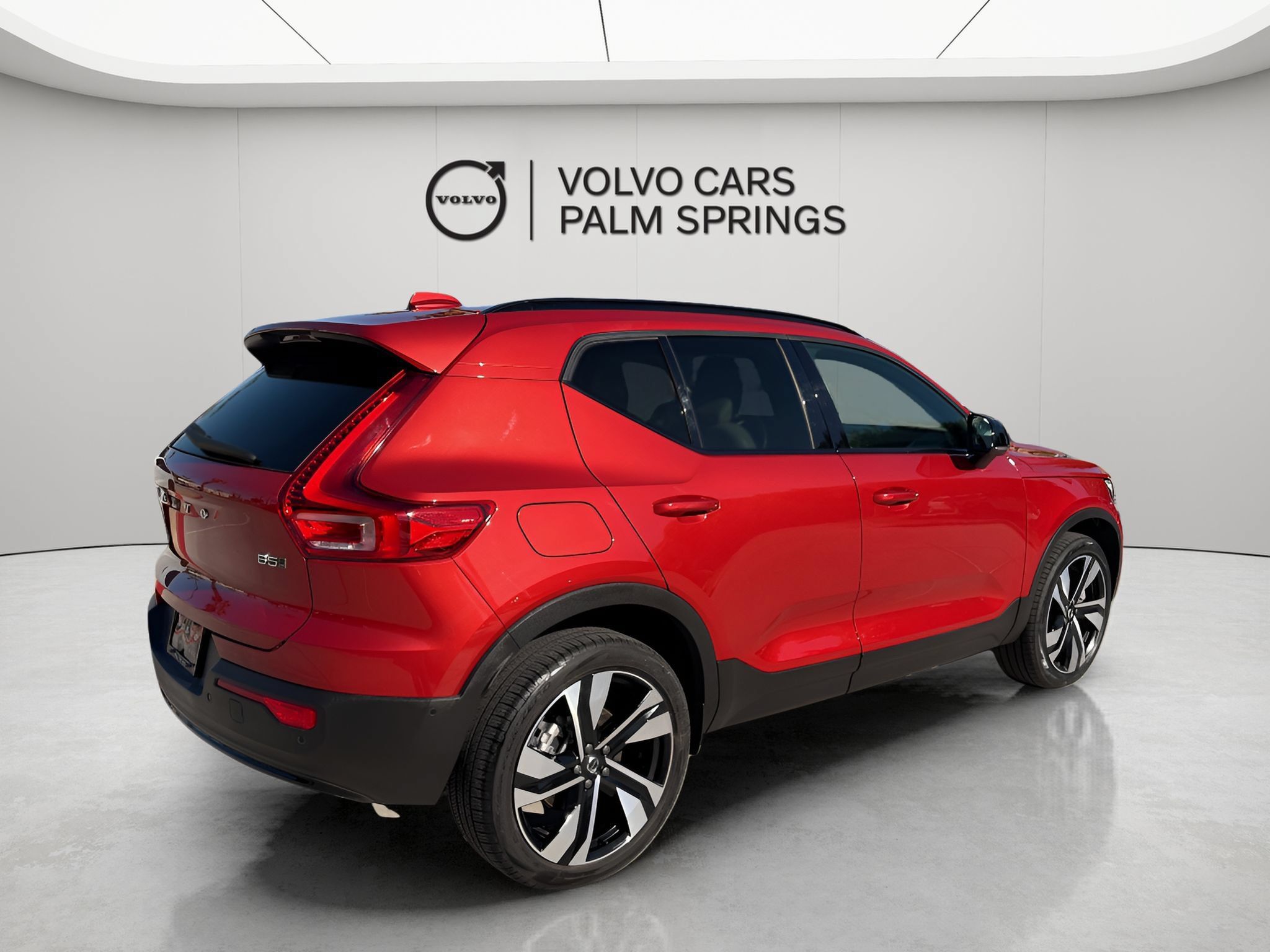 Used 2025 Volvo XC40 B5 Ultra AWD/4WD image 6