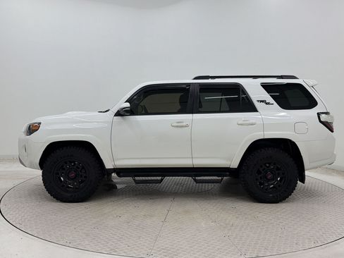 Used 2022 Toyota 4Runner TRD Off-Road Premium AWD/4WD image 2