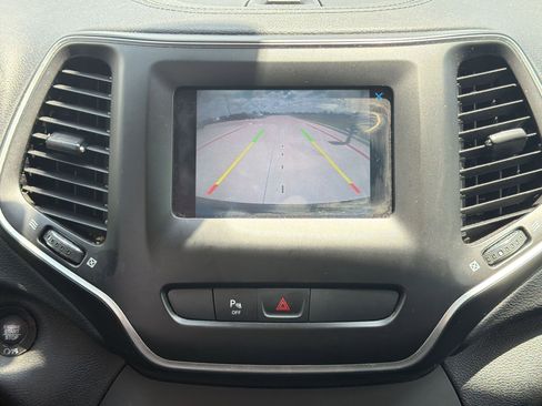Used 2020 Jeep Cherokee Latitude Plus FWD image 26