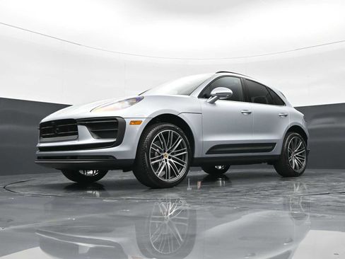 New 2026 Porsche Macan AWD/4WD image 37