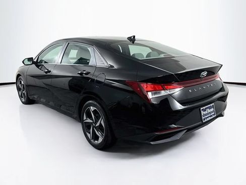 Used 2023 Hyundai Elantra SEL w/ Convenience Package FWD image 7
