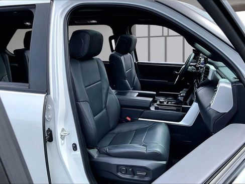 Used 2024 Toyota Sequoia Platinum AWD/4WD image 7