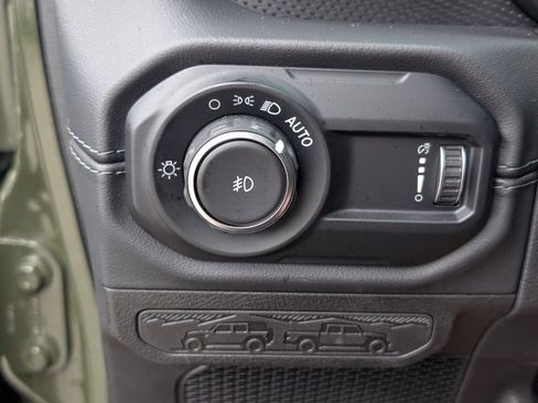 Used 2024 Jeep Wrangler Unlimited Rubicon image 32