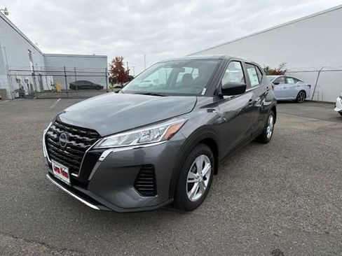 New 2025 Nissan Kicks Play S image 1