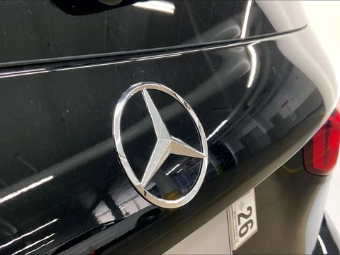 Certified 2024 Mercedes-Benz GLB 250 image 8