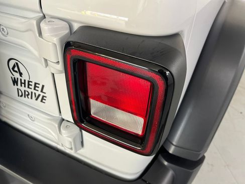 Used 2025 Jeep Wrangler Willys image 47