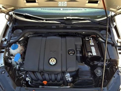 Used 2013 Volkswagen Jetta SE FWD image 39