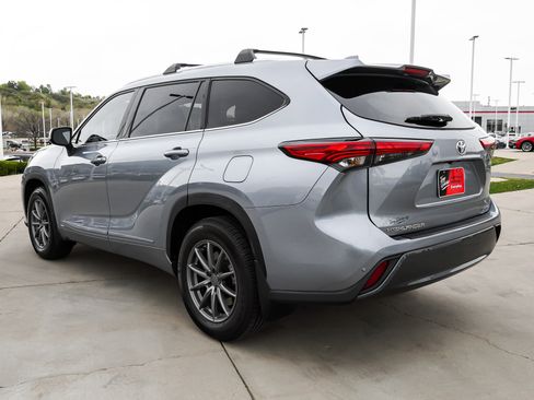 Used 2023 Toyota Highlander Limited image 6