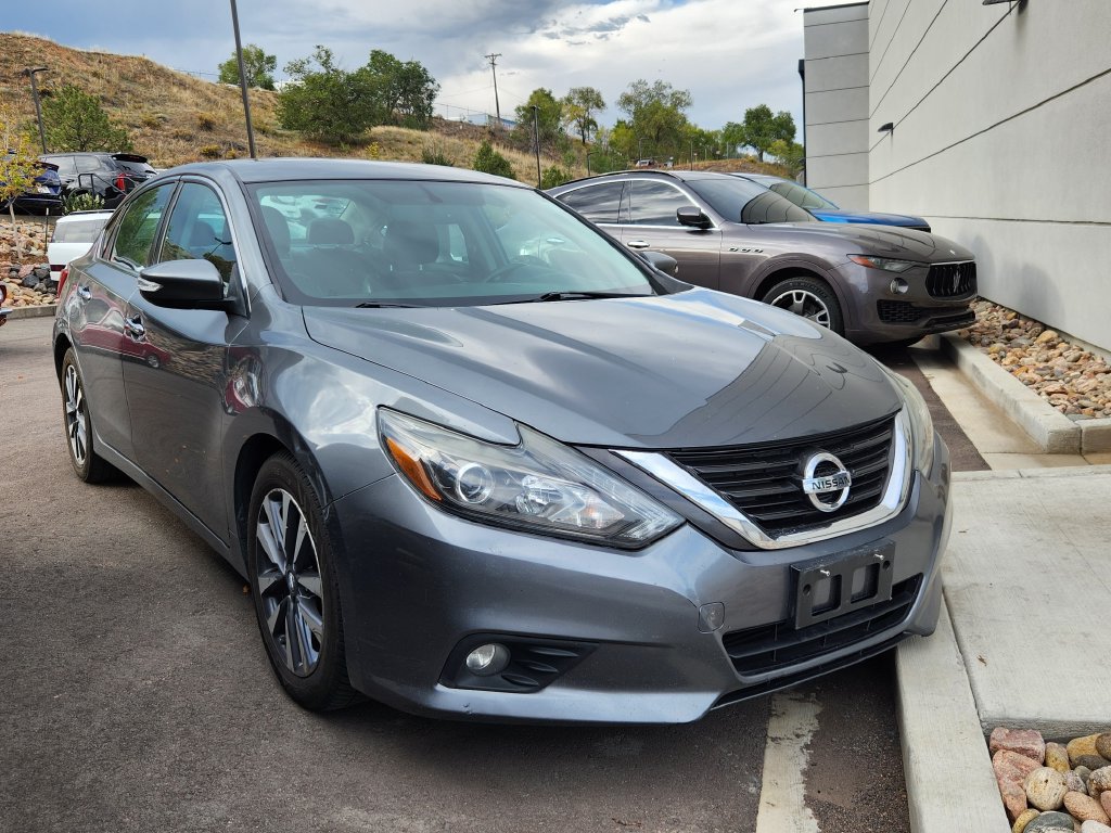 Used 2016 Nissan Altima 2.5 SL w/ 2.5 Technology w/LED Package FWD image 3