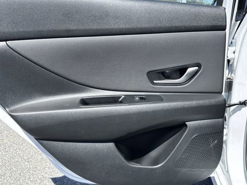 Certified 2025 Hyundai Elantra SEL image 21