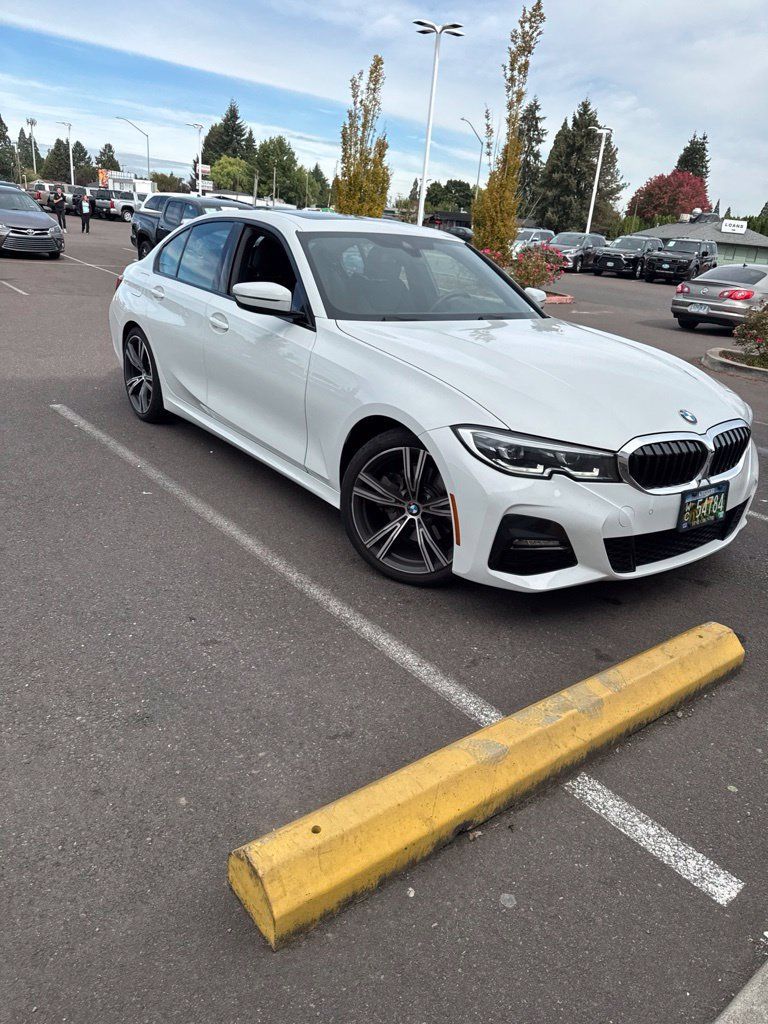 Used 2020 BMW 330i Sedan w/ M Sport Package RWD image 2