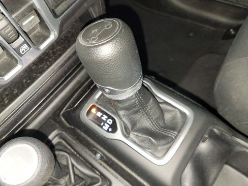 Used 2018 Jeep Wrangler Unlimited Sport S AWD/4WD image 27