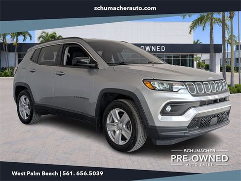 Used 2022 Jeep Compass Latitude image 1