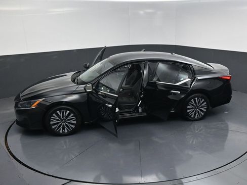 Used 2024 Nissan Altima 2.5 SV image 24