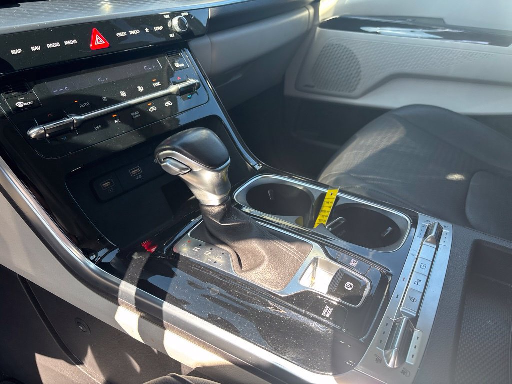 Certified 2024 Kia Carnival SX Prestige FWD image 3