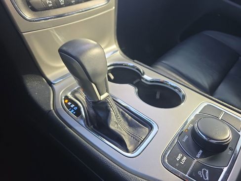 Used 2018 Jeep Grand Cherokee Limited image 36