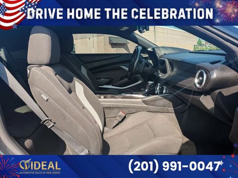 Used 2021 Chevrolet Camaro LT w/ Technology Package RWD image 22