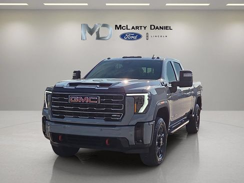Used 2025 GMC Sierra 2500 AT4 w/ AT4 Premium Plus Package AWD/4WD image 2