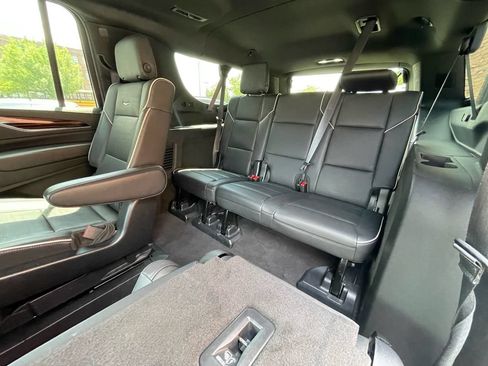 Used 2023 Cadillac Escalade ESV Premium Luxury AWD/4WD image 30