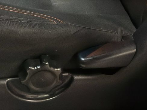 Used 2016 Toyota Tacoma SR5 AWD/4WD image 19