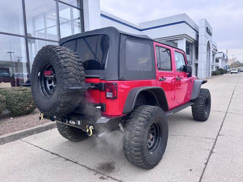 Used 2016 Jeep Wrangler Unlimited Rubicon w/ Connectivity Group image 15