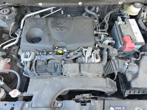 Used 2019 Toyota RAV4 LE image 10