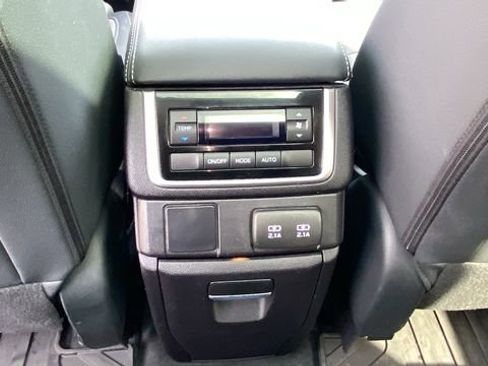 Certified 2022 Subaru Ascent Onyx Edition AWD/4WD image 16