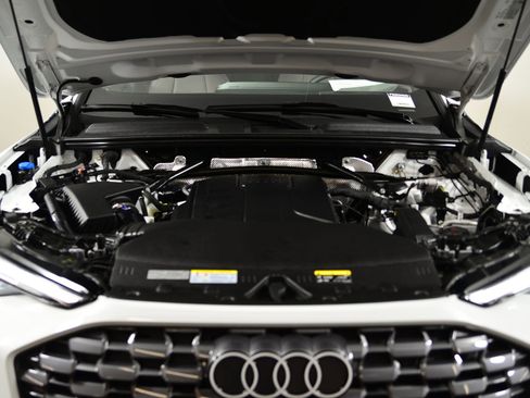 Certified 2025 Audi Q5 Premium w/ Convenience Package image 16