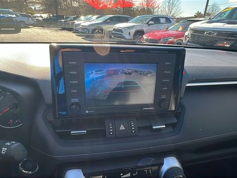 Used 2020 Toyota RAV4 XLE Premium image 31