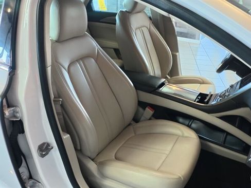 Used 2020 Lincoln MKZ w/ Convenience Package image 29