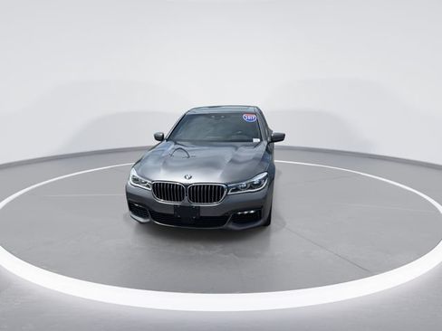 Used 2017 BMW 750i xDrive AWD/4WD image 2