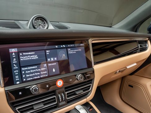 Certified 2026 Porsche Macan AWD/4WD image 22