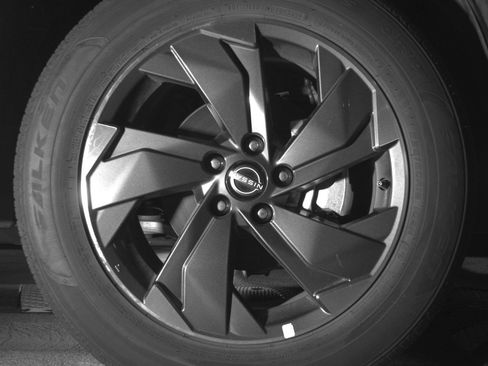 Used 2025 Nissan Rogue SV image 13